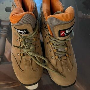 Alpine Design Women Brown Hiking Boots